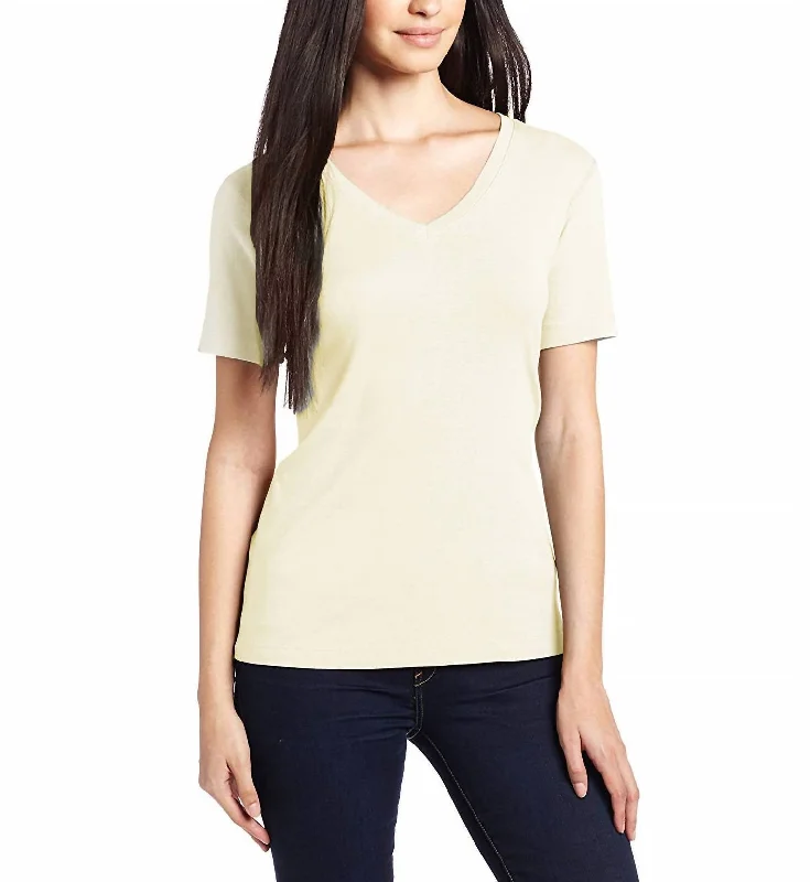 Women's Vacation Outfit Short Sleeve Mid-V Neck Tee In Off White