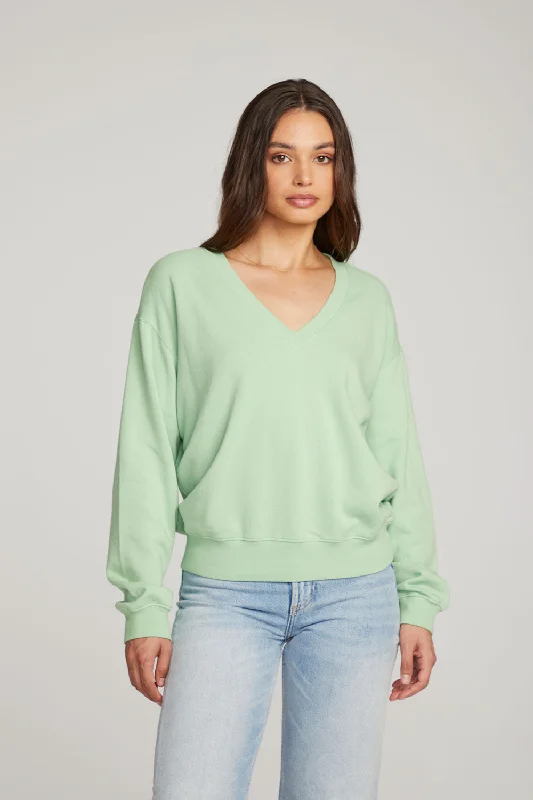 High Street Women's Fashion for Trendy Shoppers Poppy Quiet Green Pullover