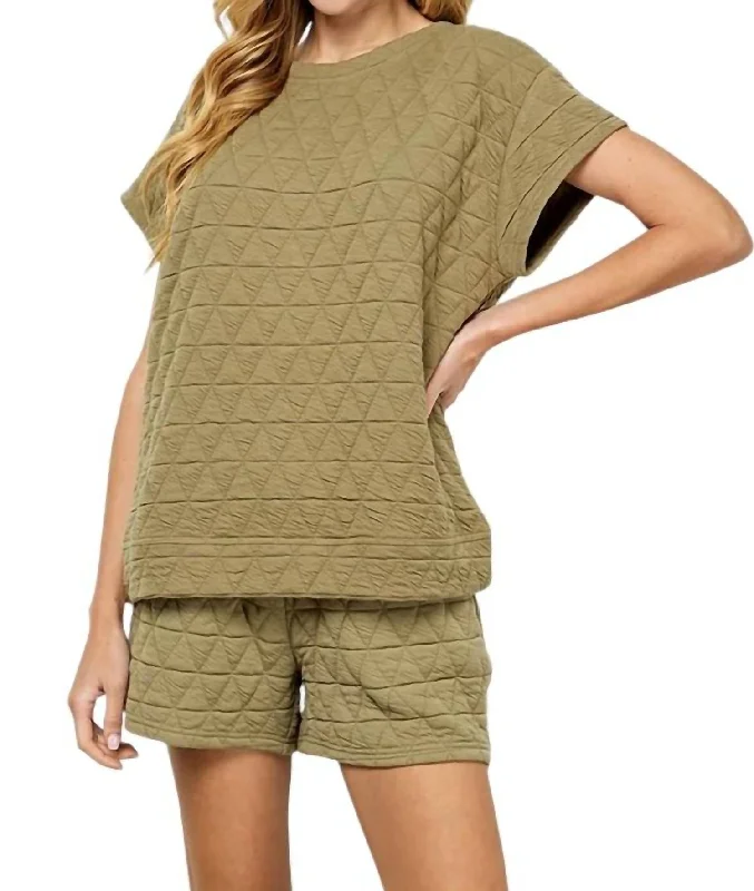 Holiday Discount Quilted Short Sleeve Top In Olive