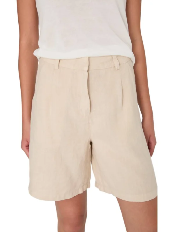 Modern Casual Clothing Corbero Shorts In Ecru