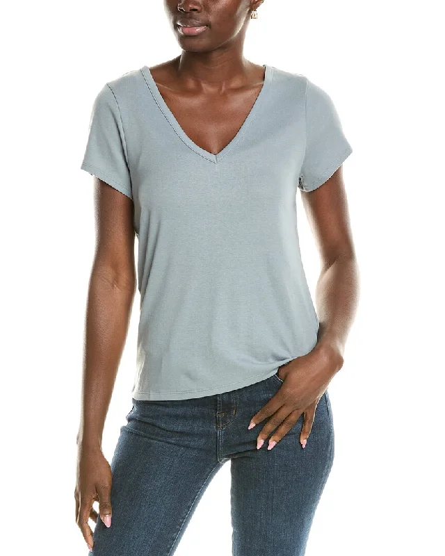 Stylish Women's Outfit Splendid V-Neck T-Shirt