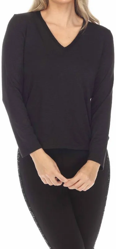 Women's Trendy Outfit Long Sleeve V Neck Tee In Black