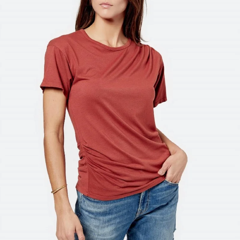 Stylish Women's Outfit Verdugo Short Sleeve Tee In Washed Mahogany