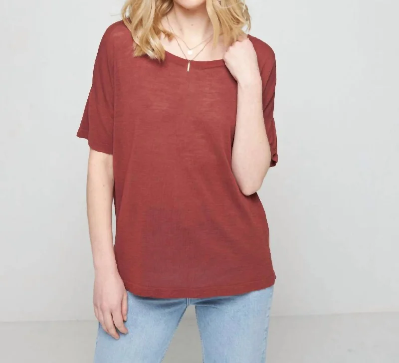 Women's Chic Outfit Flamed Linen Button Back T-Shirt In Bordeaux