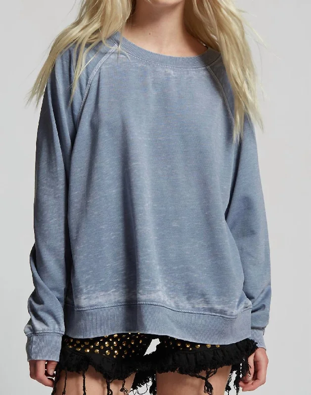 Women's Online Boutique Oversized Sweatshirt In Vintage Blue